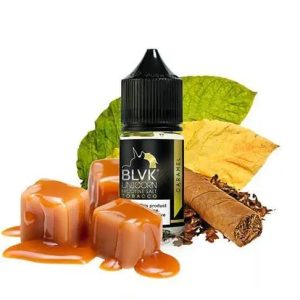 BLVK 焦糖菸草煙油瓶身設計,深棕色與琥珀色標籤融合煙草與甜感意象